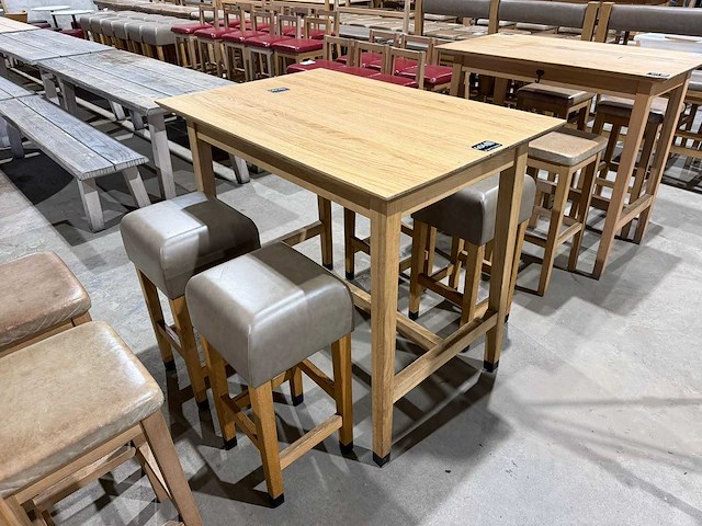 Hutten - bartafel met 4 krukken - afbeelding 3 van  7