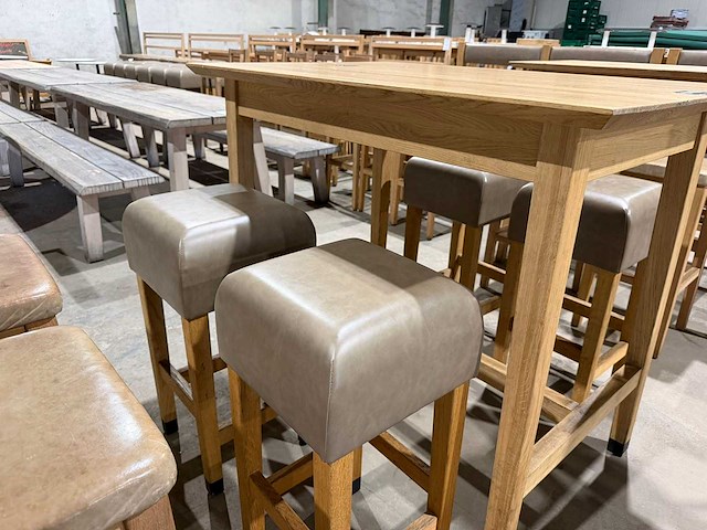 Hutten - bartafel met 4 krukken - afbeelding 5 van  7