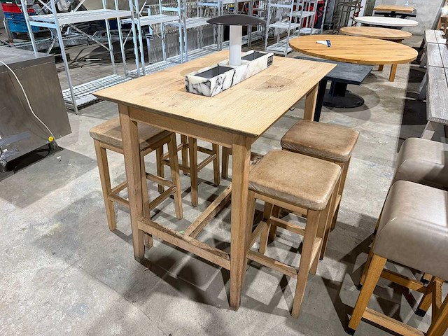 Hutten - bartafel met 4 krukken - afbeelding 1 van  7