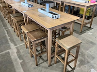 Hutten - bartafel met 5 barkrukken - afbeelding 1 van  4