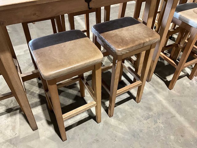 Hutten - bartafel met 5 barkrukken - afbeelding 2 van  4