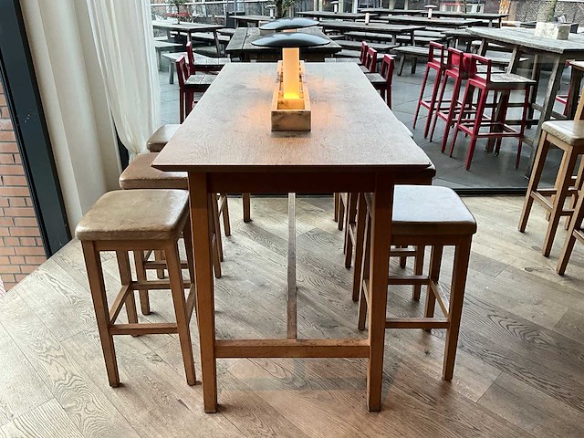 Hutten - bartafel met 6 barkrukken - afbeelding 1 van  6