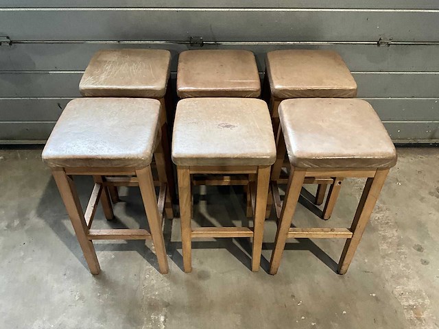 Hutten - bartafel met 6 barkrukken - afbeelding 5 van  6