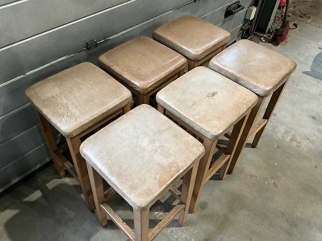 Hutten - bartafel met 6 barkrukken - afbeelding 6 van  6