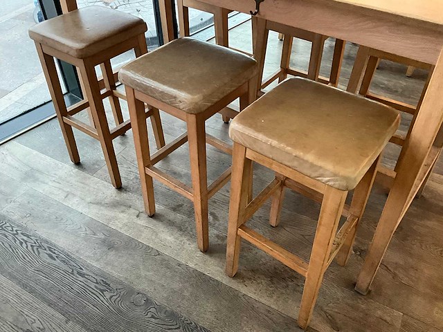 Hutten - bartafel met 6 barkrukken - afbeelding 4 van  7