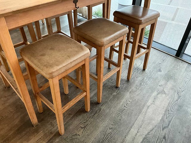 Hutten - bartafel met 6 barkrukken - afbeelding 5 van  7