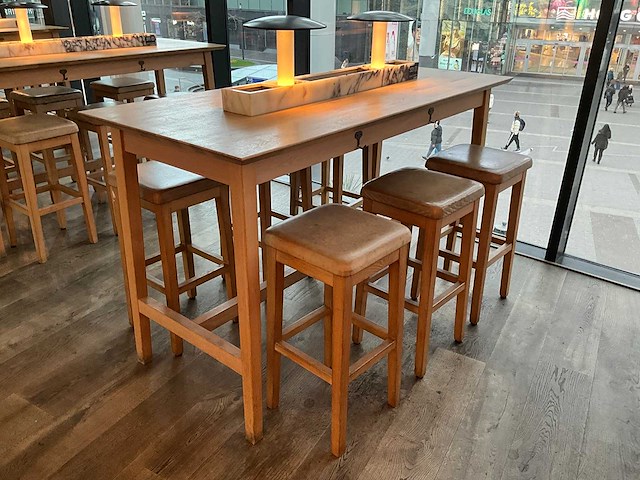 Hutten - bartafel met 6 barkrukken - afbeelding 1 van  6