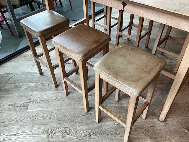 Hutten - bartafel met 6 barkrukken - afbeelding 6 van  7