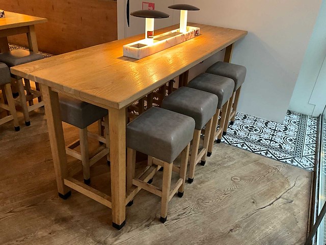 Hutten - bartafel met 8 barkrukken - afbeelding 2 van  5