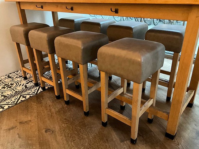 Hutten - bartafel met 8 barkrukken - afbeelding 5 van  5