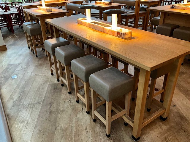 Hutten - bartafel met 8 barkrukken - afbeelding 3 van  5