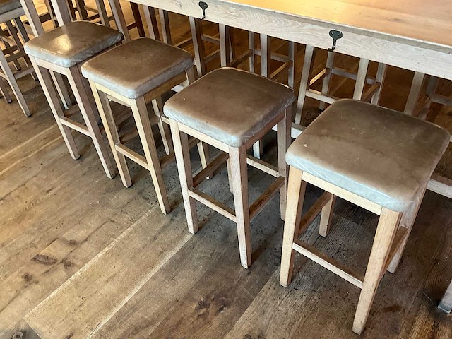 Hutten - bartafel met 8 barkrukken - afbeelding 3 van  6