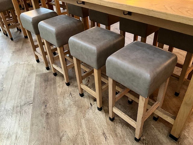 Hutten - bartafel met 8 barkrukken - afbeelding 4 van  5