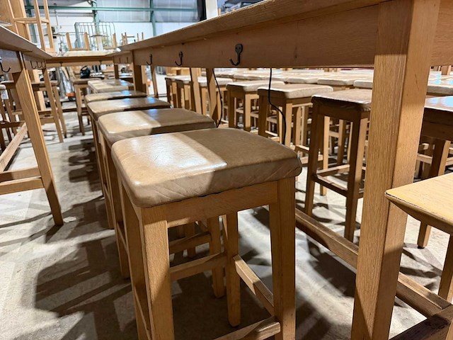 Hutten - bartafel met 8 krukken - afbeelding 3 van  13