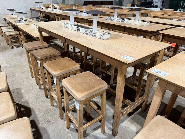 Hutten - bartafel met 8 krukken - afbeelding 9 van  13