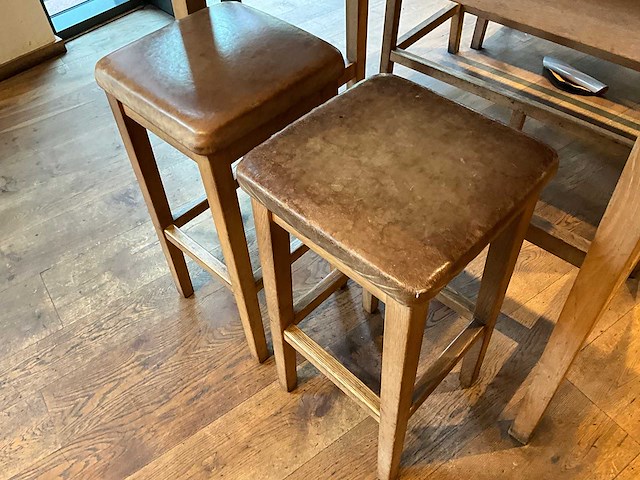 Hutten - bartafel met bank en 2 barkrukken - afbeelding 3 van  8