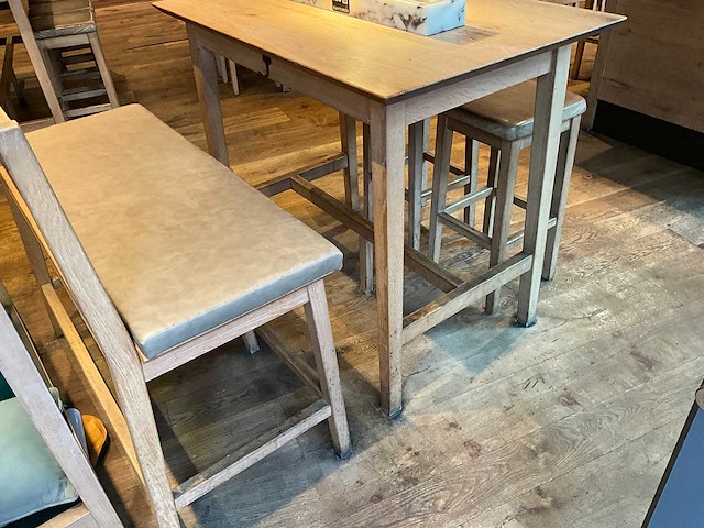 Hutten - bartafel met bank en 2 barkrukken - afbeelding 7 van  8