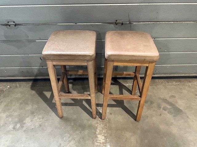 Hutten - bartafel met bank en 2 barkrukken - afbeelding 5 van  8