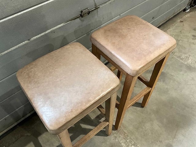 Hutten - bartafel met bank en 2 barkrukken - afbeelding 6 van  8