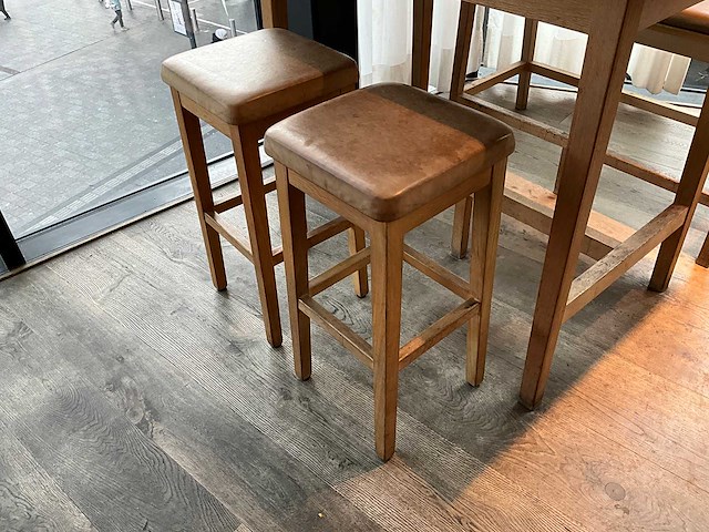 Hutten - bartafel met bank en 2 barkrukken - afbeelding 2 van  7