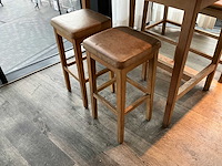 Hutten - bartafel met bank en 2 barkrukken - afbeelding 2 van  7