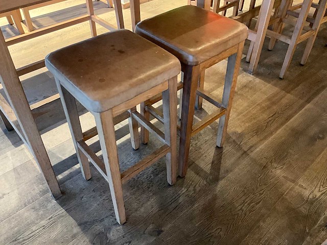 Hutten - bartafel met bank en 2 barkrukken - afbeelding 3 van  5