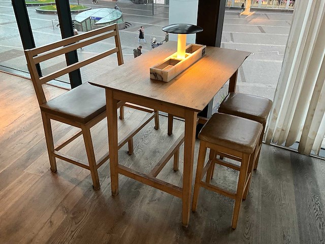 Hutten - bartafel met bank en 2 barkrukken - afbeelding 1 van  6