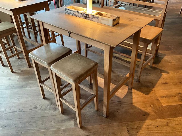 Hutten - bartafel met bank en 2 barkrukken - afbeelding 2 van  8