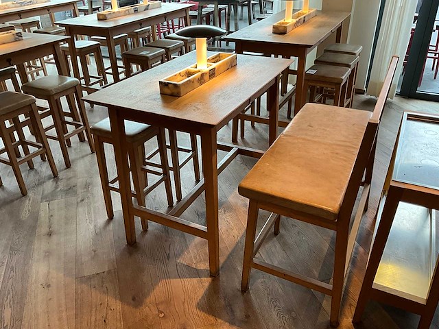 Hutten - bartafel met bank en 2 barkrukken - afbeelding 8 van  8