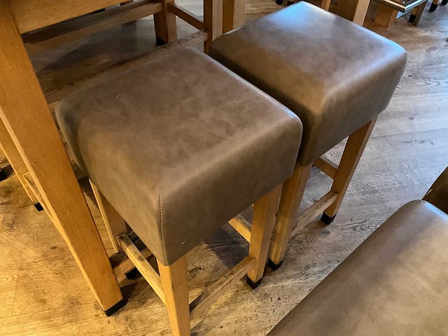 Hutten - bartafel met bank en 2 krukken (2x) - afbeelding 2 van  7