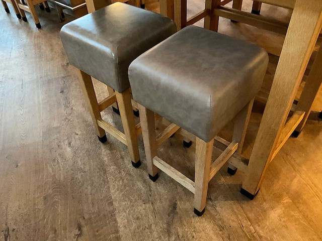 Hutten - bartafel met bank en 2 krukken (2x) - afbeelding 6 van  7