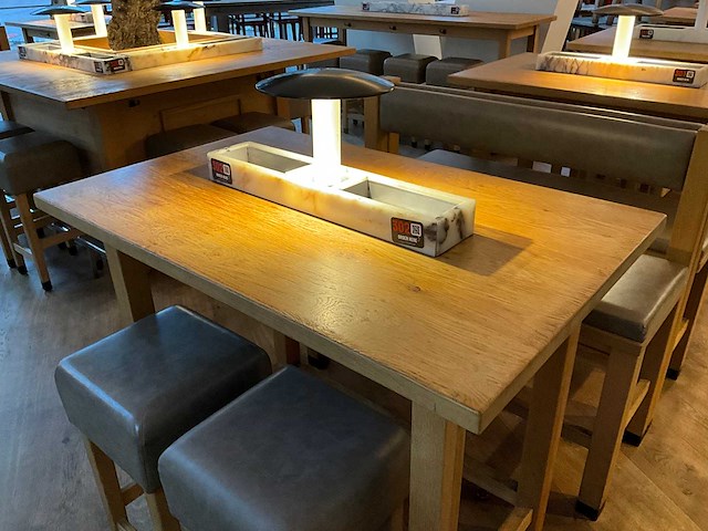 Hutten - bartafel met bank en 2 krukken (2x) - afbeelding 7 van  7