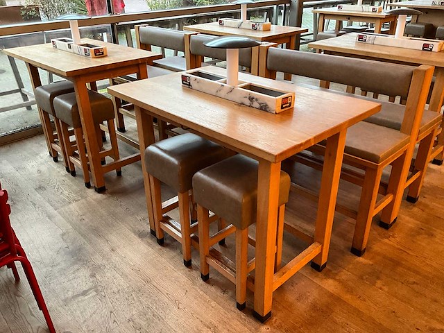 Hutten - bartafel met bank en 2 krukken (2x) - afbeelding 1 van  9