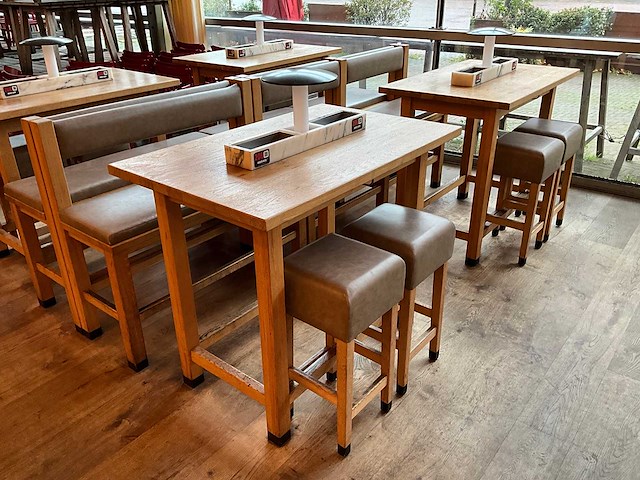 Hutten - bartafel met bank en 2 krukken (2x) - afbeelding 1 van  8