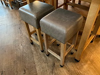 Hutten - bartafel met bank en 2 krukken (2x) - afbeelding 6 van  7