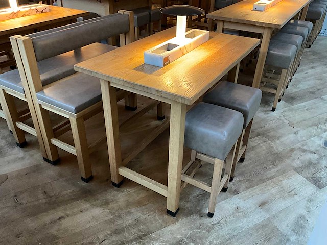 Hutten - bartafel met bank en 2 krukken - afbeelding 1 van  5