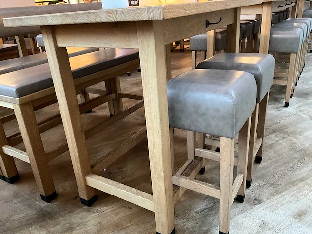 Hutten - bartafel met bank en 2 krukken - afbeelding 3 van  5