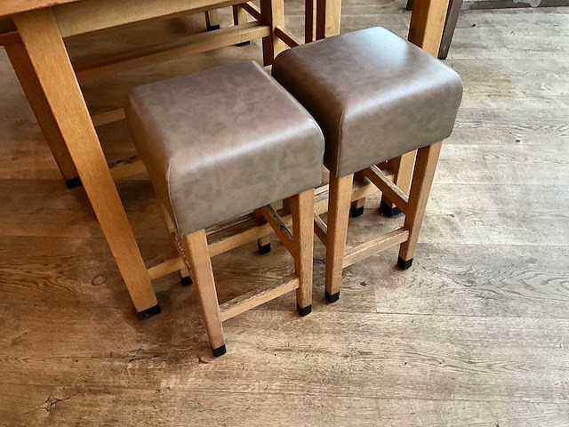 Hutten - bartafel met bank en 2 krukken - afbeelding 3 van  7