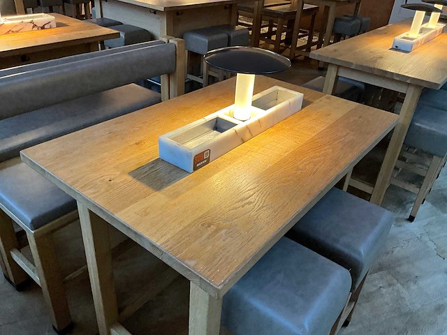 Hutten - bartafel met bank en 2 krukken - afbeelding 2 van  5