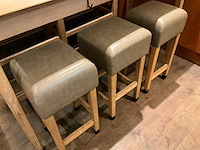 Hutten - bartafel met bank en 3 barkrukken (2x) - afbeelding 4 van  7