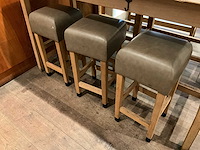 Hutten - bartafel met bank en 3 barkrukken (2x) - afbeelding 5 van  7