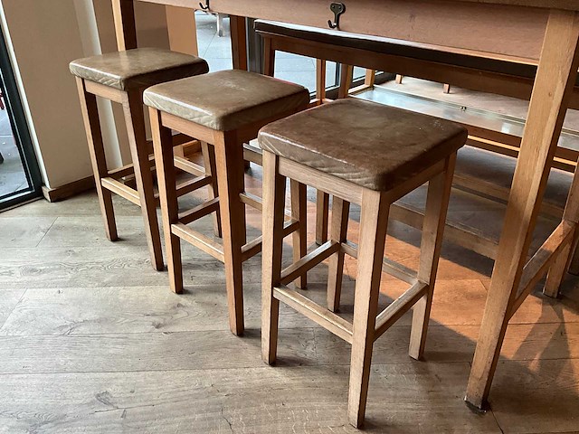 Hutten - bartafel met bank en 3 barkrukken - afbeelding 3 van  8