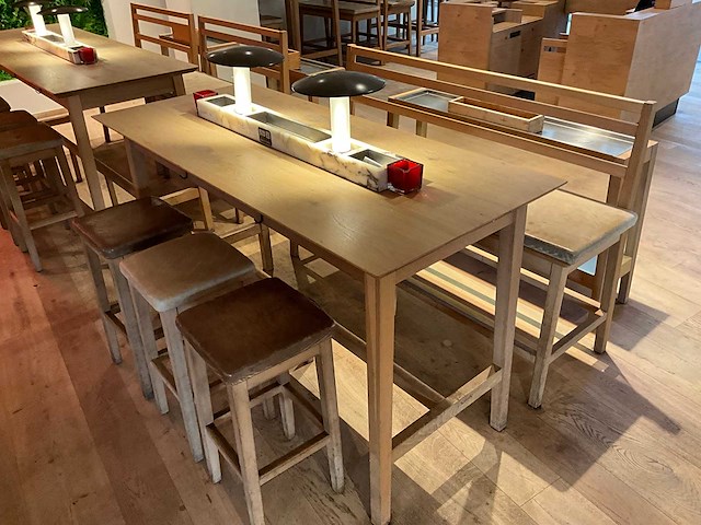 Hutten - bartafel met bank en 3 barkrukken - afbeelding 1 van  6