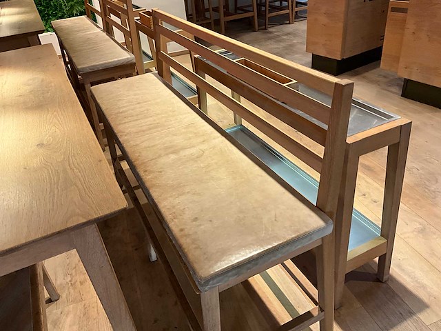 Hutten - bartafel met bank en 3 barkrukken - afbeelding 3 van  6