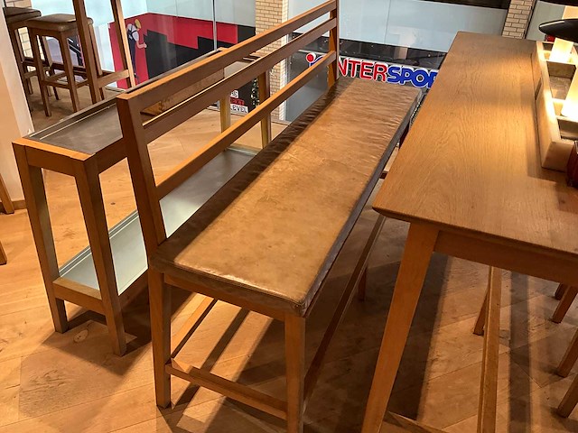 Hutten - bartafel met bank en 3 barkrukken - afbeelding 3 van  6