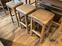 Hutten - bartafel met bank en 3 barkrukken - afbeelding 6 van  7