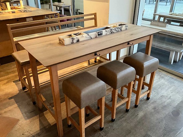 Hutten - bartafel met bank en 3 barkrukken - afbeelding 1 van  6