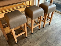 Hutten - bartafel met bank en 3 barkrukken - afbeelding 2 van  6