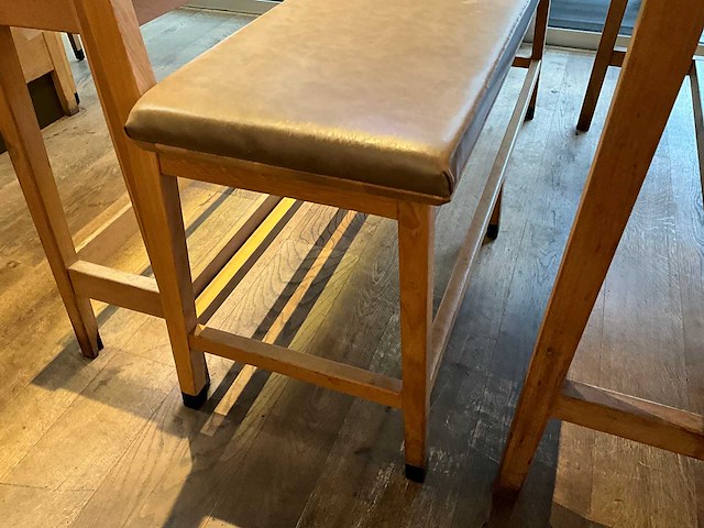 Hutten - bartafel met bank en 3 barkrukken - afbeelding 5 van  6