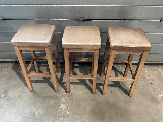 Hutten - bartafel met bank en 3 barkrukken - afbeelding 6 van  7